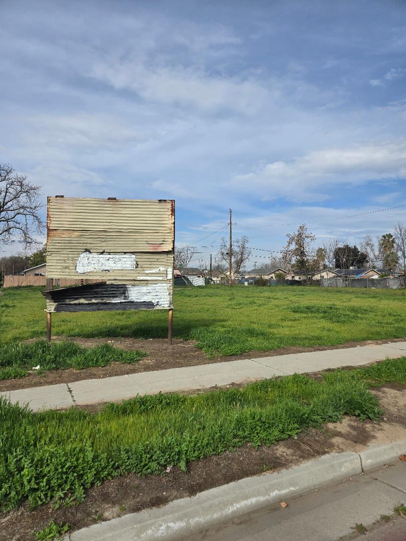 2274 S Cherry St, Fresno, CA 93706