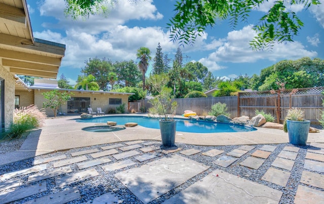 view of pool with an in ground hot tub and a patio