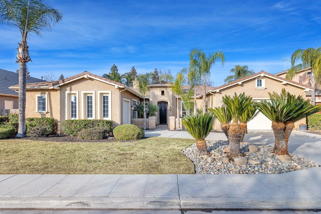 view of front of house with a front yard