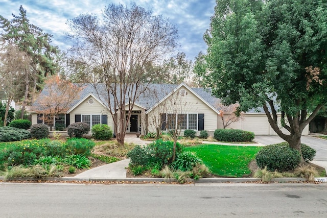 single story home with a front yard