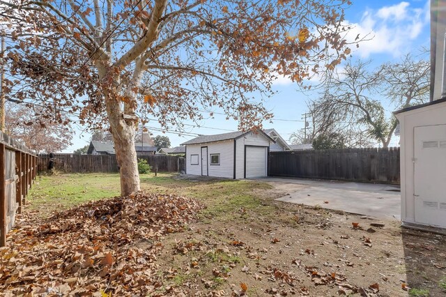 view of yard with a garage and an outdoor structure