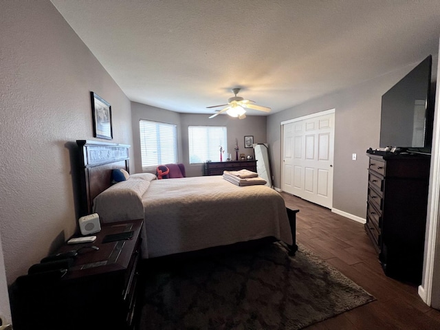 bedroom featuring a textured ceiling, dark hardwood / wood-style floors, and ceiling fan