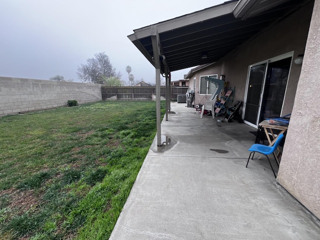 view of yard with a patio area