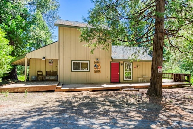 view of front of house featuring a wooden deck