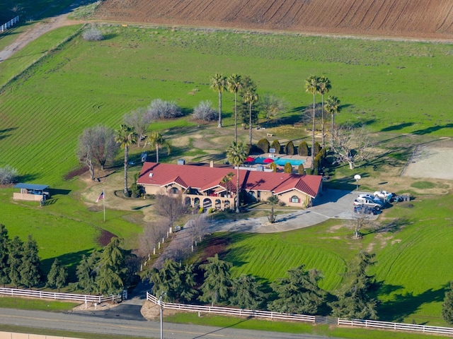 birds eye view of property featuring a rural view