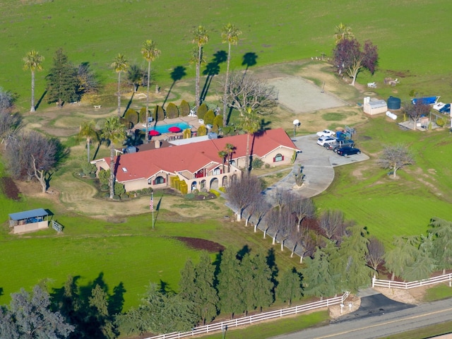 birds eye view of property featuring a rural view