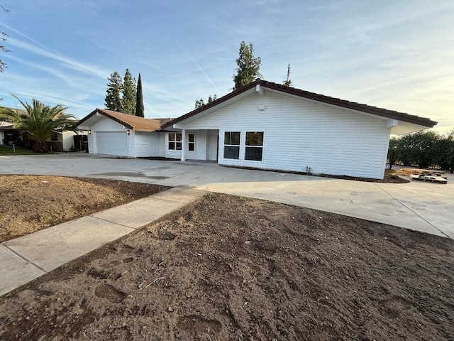 single story home featuring a garage