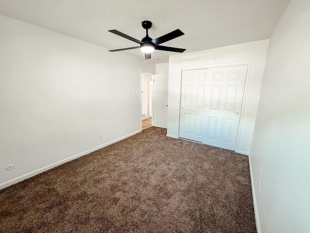 unfurnished bedroom featuring carpet flooring, ceiling fan, a textured ceiling, and a closet