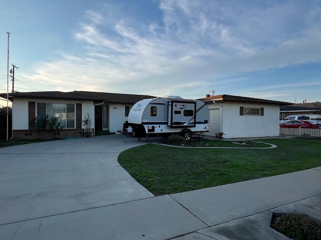 single story home with a front lawn