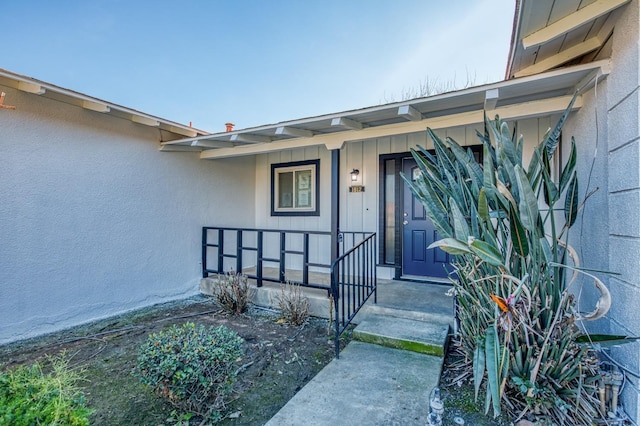 entrance to property featuring a porch