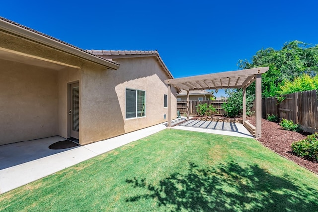 view of yard featuring a pergola and a patio