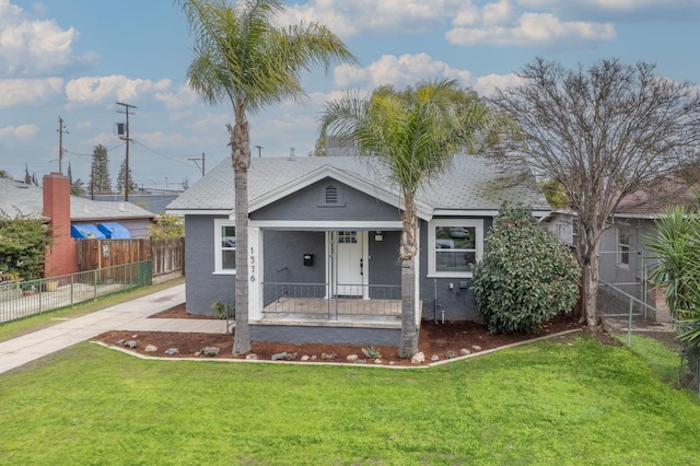 view of front facade featuring a porch and a front yard