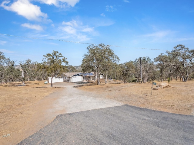 view of yard with a garage