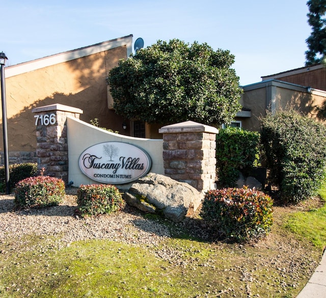 view of community / neighborhood sign