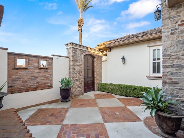 property entrance featuring a patio