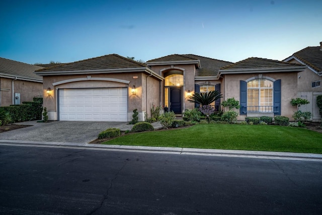 view of front of home featuring a front yard and a garage