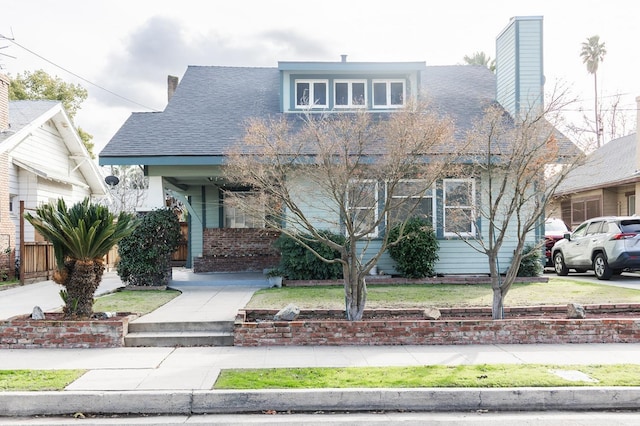 view of front facade with a front lawn