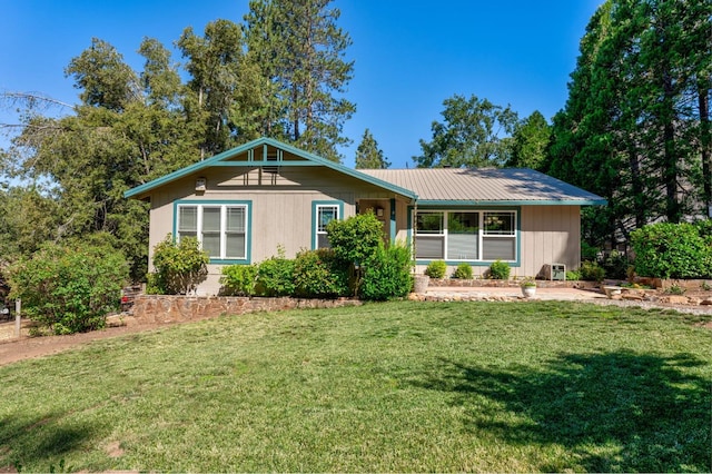 ranch-style house featuring a front yard