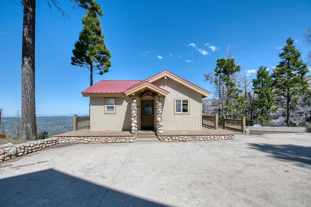 39722 Crest Point Ln, Shaver Lake, CA 93664 - view of front of home with metal roof