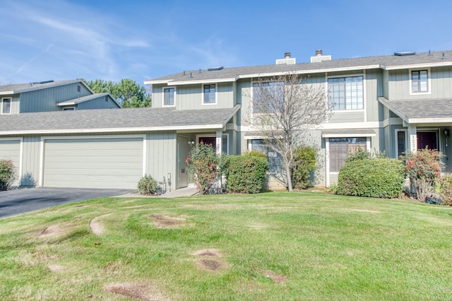 view of front facade featuring a garage and a front yard