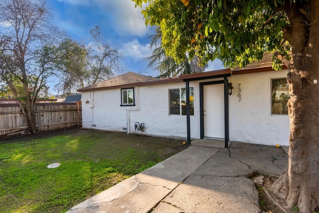 exterior space featuring a front lawn