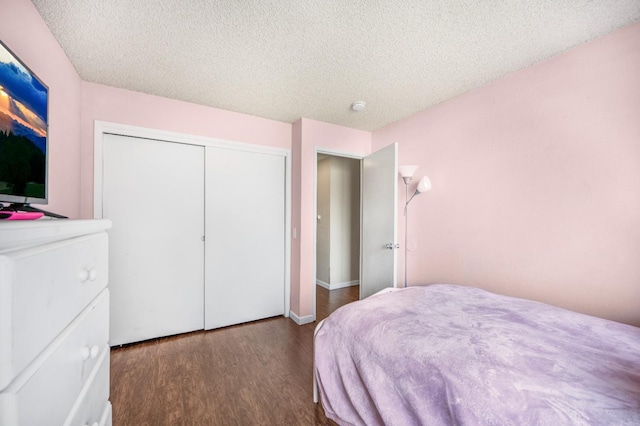 bedroom with wood-type flooring, a textured ceiling, and a closet