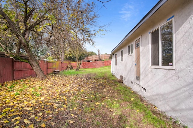 view of yard featuring a fenced backyard