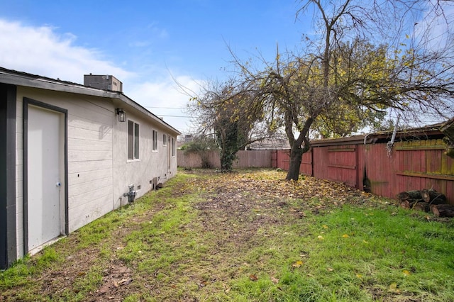 view of yard featuring fence