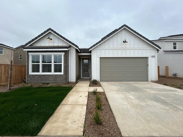 view of front of house featuring a garage and a front yard