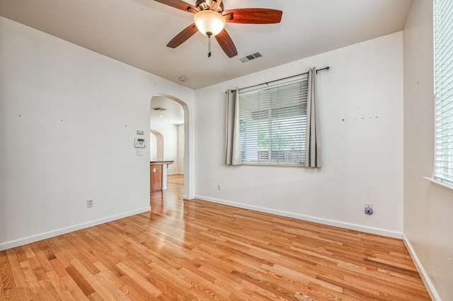 unfurnished room featuring light wood-type flooring and ceiling fan