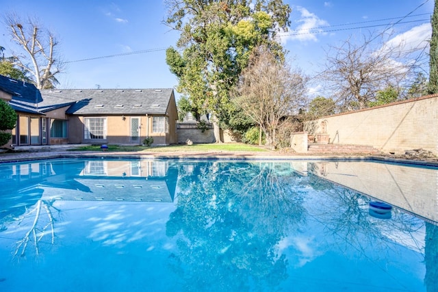 view of swimming pool