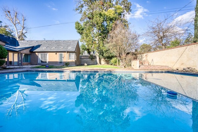 3628 N Van Ness, Fresno, CA 93704 - swimming pool featuring a fenced backyard