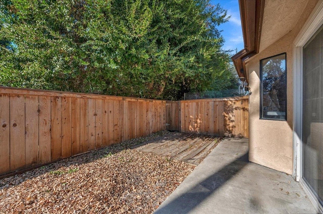 view of yard with a patio area