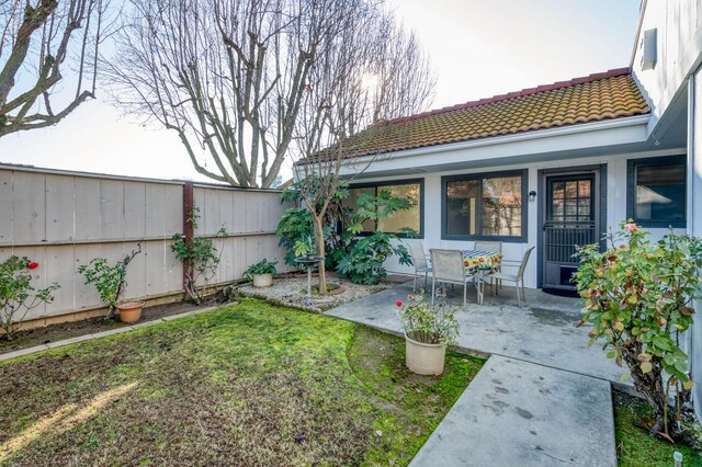 view of yard with a patio area