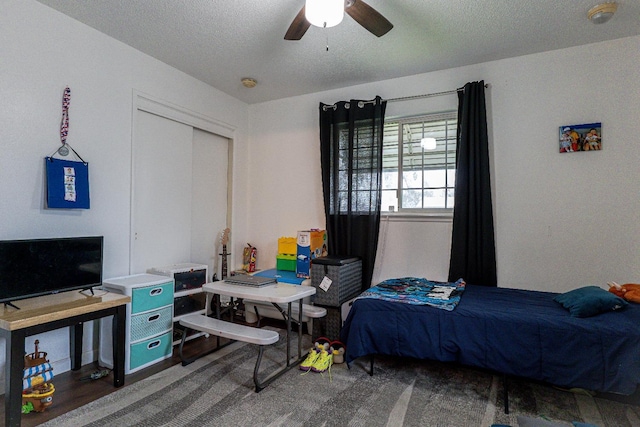 bedroom featuring a textured ceiling, a closet, and ceiling fan