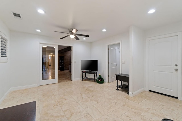 living room with baseboards, visible vents, a ceiling fan, and recessed lighting