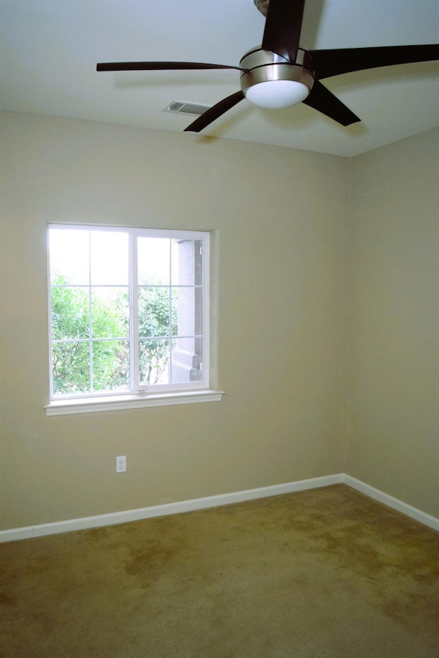 unfurnished room with carpet flooring and ceiling fan