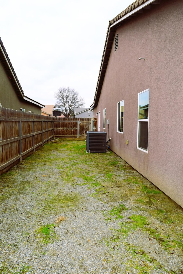 view of yard featuring cooling unit