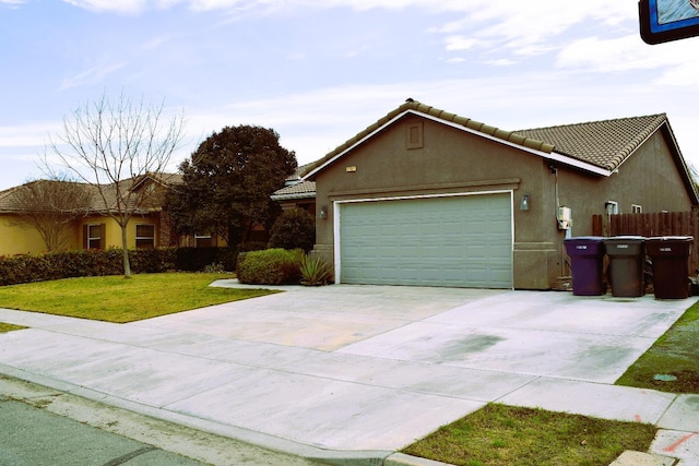 view of front facade featuring a garage and a front yard