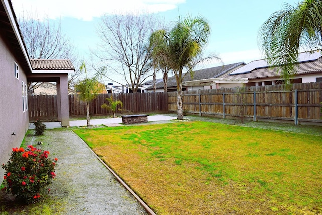 view of yard featuring a fire pit