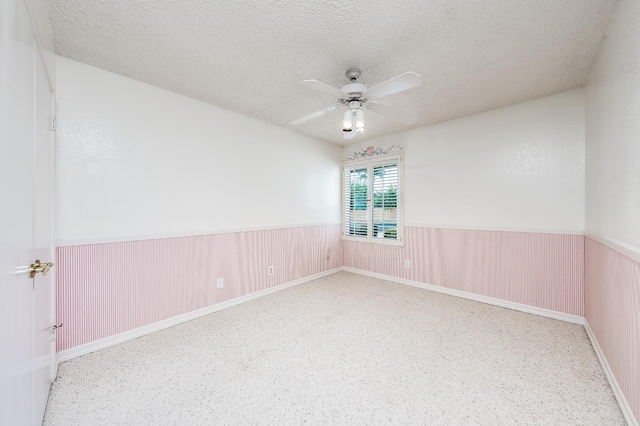 spare room featuring ceiling fan and a textured ceiling