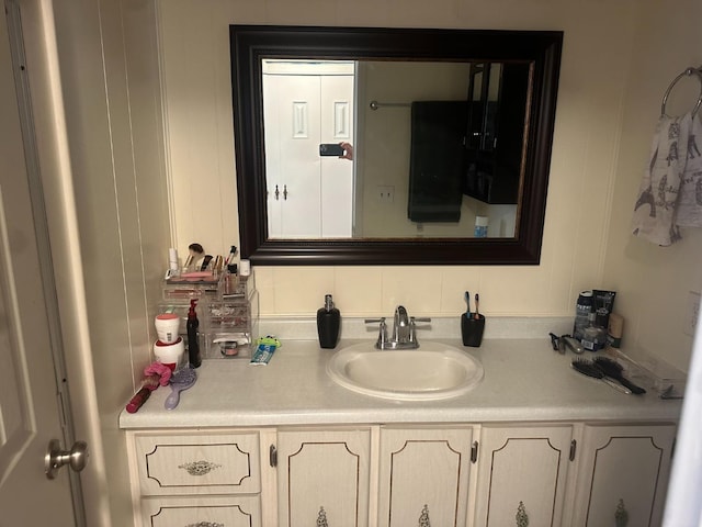 bathroom with backsplash and vanity