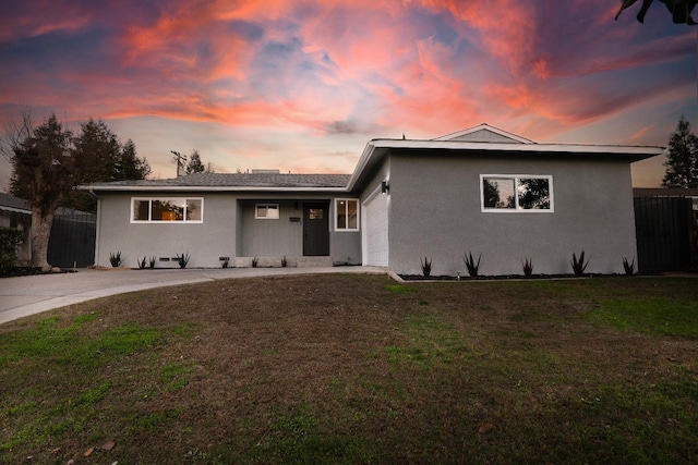 view of front of home featuring a lawn