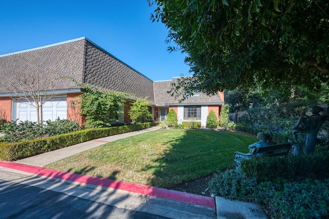 view of front of property featuring a front yard, brick siding, and fence