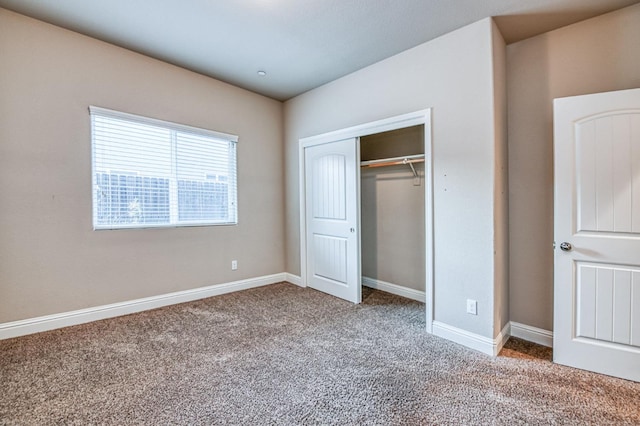 unfurnished bedroom with carpet flooring and a closet