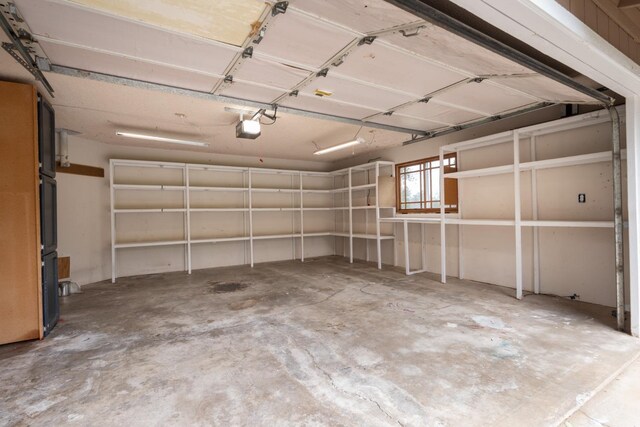 41925 Longhollow Dr, Coarsegold, CA 93614 - garage with a garage door opener