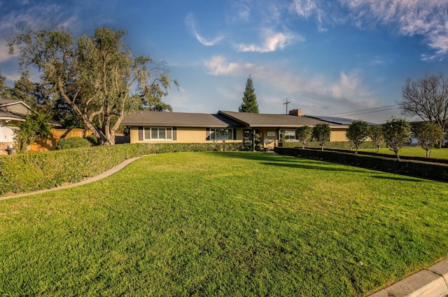 single story home featuring a front yard