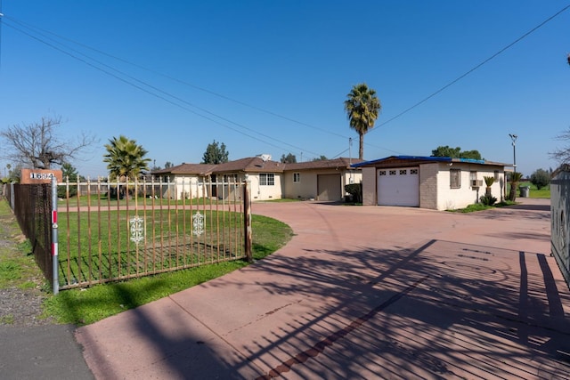 single story home with a front yard