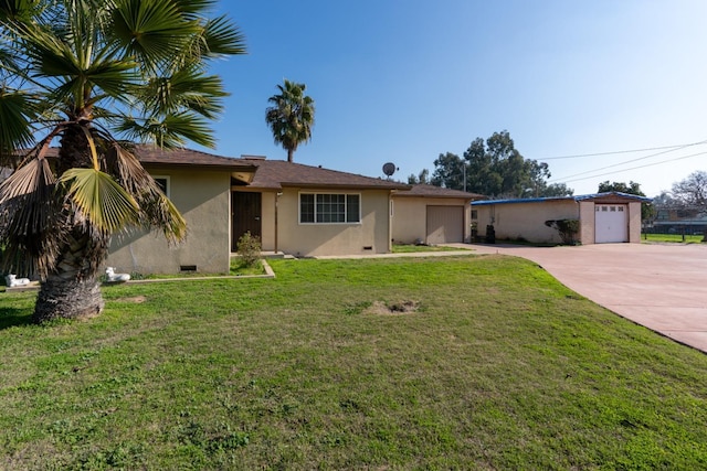 ranch-style house featuring a front lawn