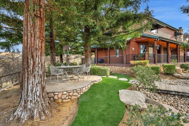 view of yard with a patio area